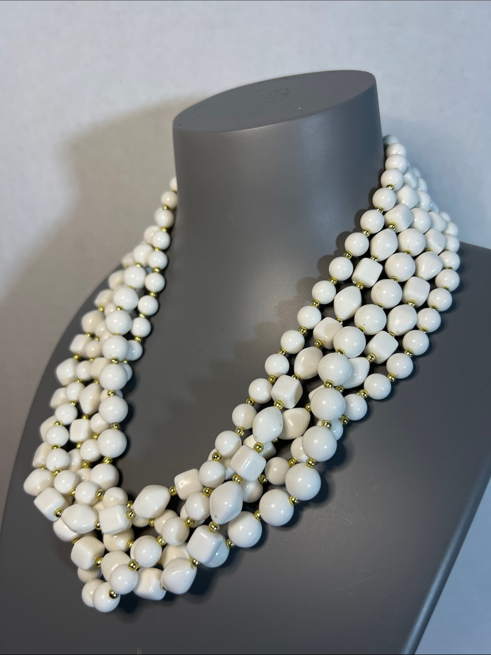 Vintage Five strand white beads necklace gold-tone Elegant Classic Gift Wedding - Picture 3 of 8
